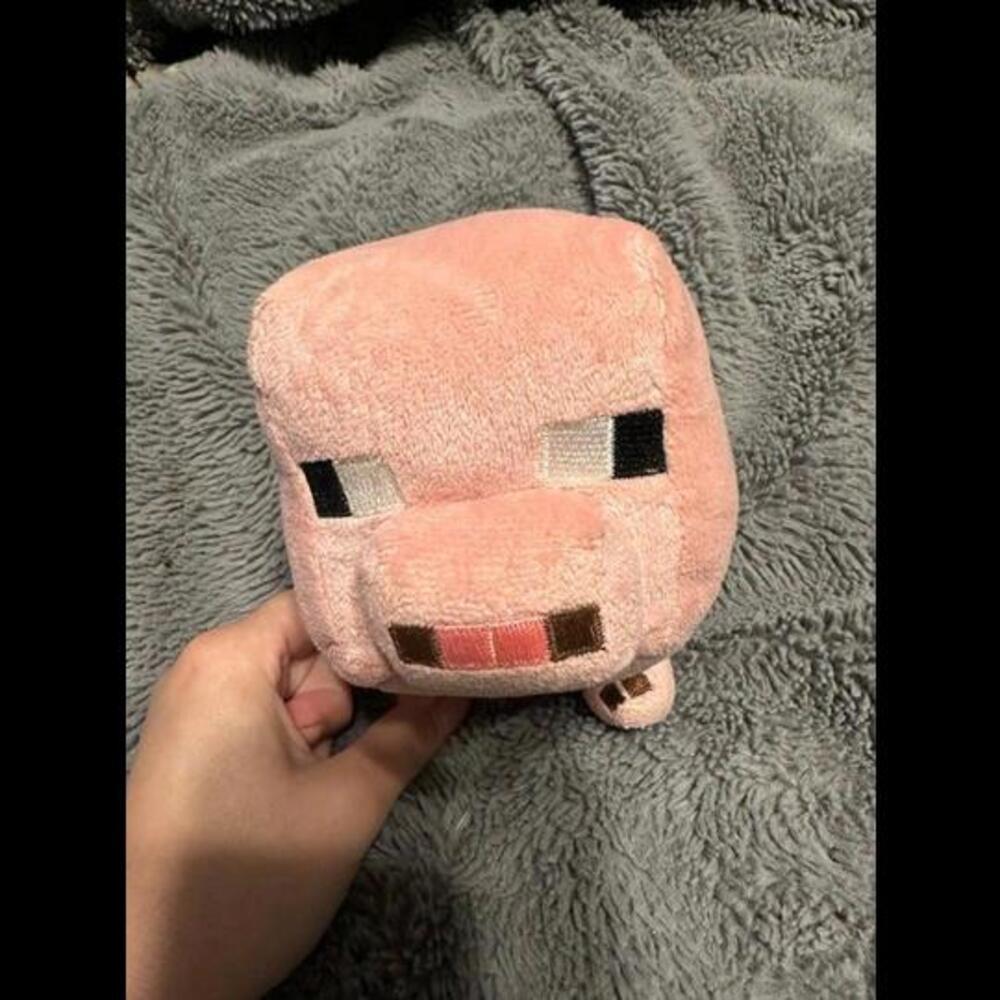 Minecraft Pig Plush Toy - Soft and Cuddly Collectible - Picture 1 of 4